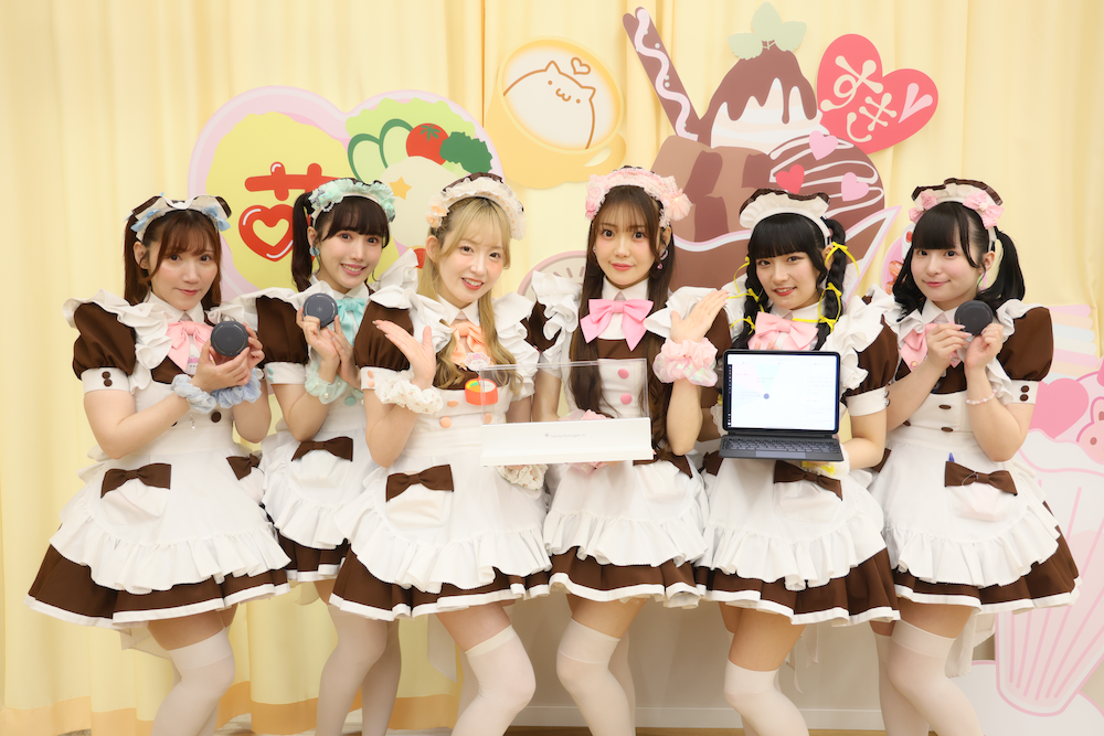 あっとほぉーむカフェのメイドが、聴覚障がいのある方へ出張お給仕